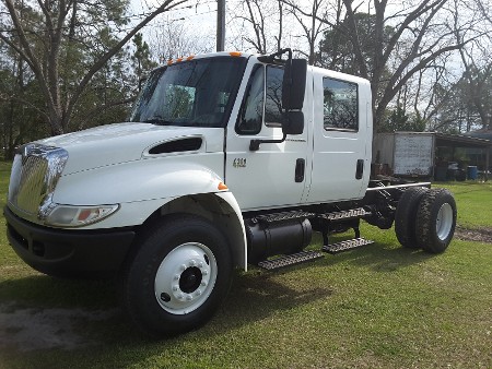 2004 International 4300 Crew Cab