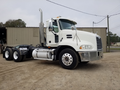 2005 MACK DAY CAB